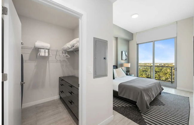 Modern Condo in Design District - Photo 11