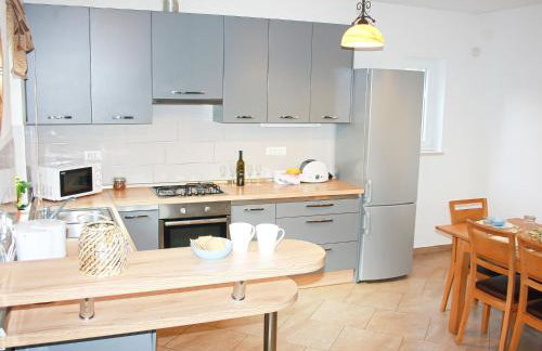 Adorable Villa With Pool & Covered Terrace Surrounded by Nauture - Photo 18