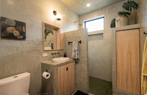 Modern indoor-outdoor living wHot Tub Walk to Beaches & Mountain Trails - Foto 23