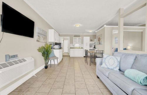 Luxe Guest Suite Near The Emerald Coast of PCB - Photo 1
