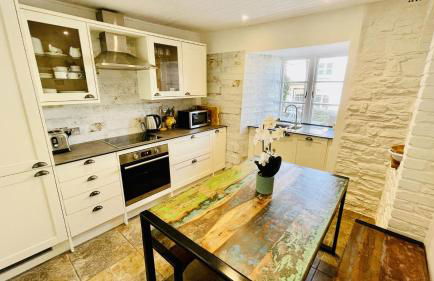 Holly Cottage - characterful cottage a stones throw from river Dart with front & back patios - Foto 8