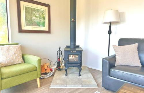 Water Views - Wood Stove - Quiet & Private Stay - Foto 2