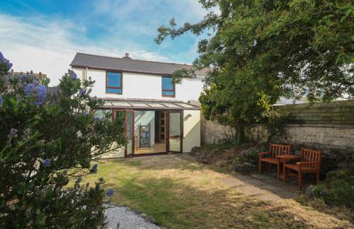 Candle Croft - Photo 1