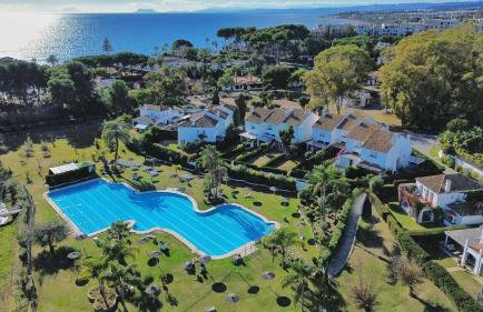 Nice villa with a garden - Photo 45