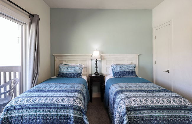 Beachfront Retreat - Photo 12