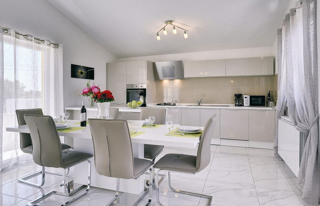 Apartment With Modern Decor and Spacious Garden, 3 km From the Beach - Foto 28