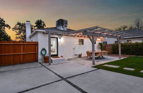 Beautiful 3 Bed Home with a Large Back Yard Outdoor Space - Foto 25