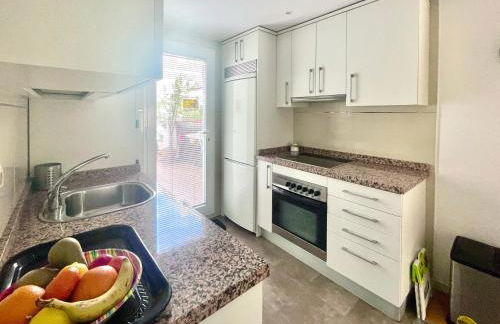 Maravilloso apartamento céntrico de 70m2, jardín propio 40m2 con piscina para niños y parking opcional - Foto 15