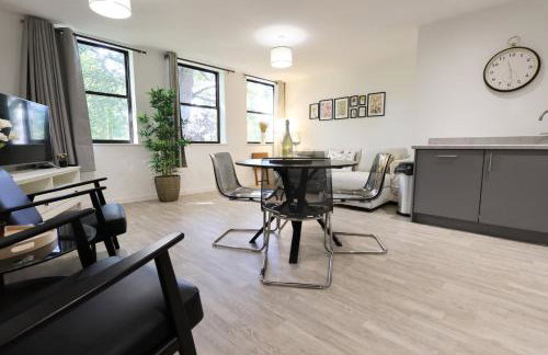 Modern Comfort Near Castle St with WiFi & Parking! - Foto 11