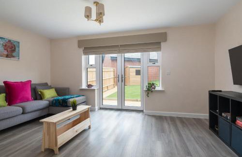 Spacious Milton Keynes Townhouse 2 Designated Parking Spaces Near Centre MK, MK Bowl, Universal Studios & Transport Links Ideal for Families & Contractors - Foto 19