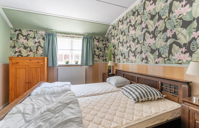 Attractive Farmhouse in Giethoorn With Garden - Photo 18