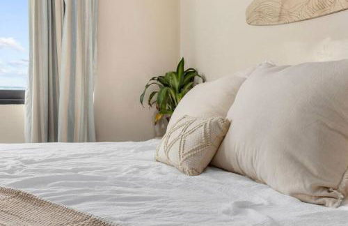 *OCEAN FRONT* Pier-adise 2Bed/2Bath, Sleeps 8 - Photo 59