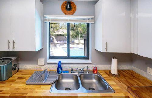 Upgraded Lux Retreat in Coconut Creek with Pool and Hot Tub - Foto 16