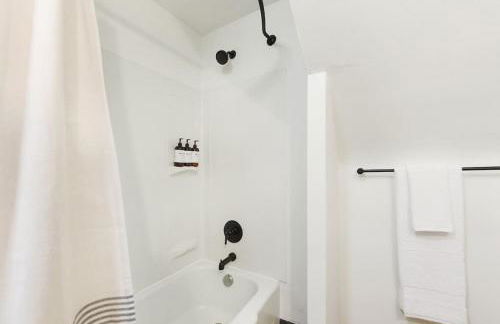 HostWise Stays - Pet Friendly Butler St Apt, Ground Floor with Private Entrance - Foto 7