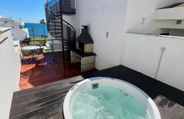 BEACHFRONT Penthouse Luxury - Photo 37