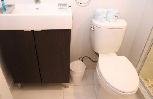 A Stylish Stay w/ a Queen Bed, Heated Floors.. #25 - Foto 13