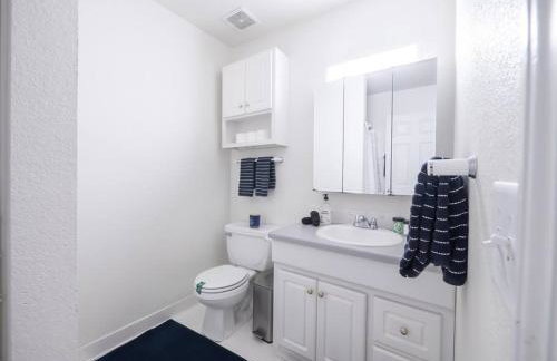 [L] House of Blues minutes KU/Mass & Shopping - Photo 2