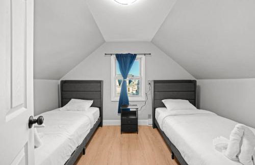 Spacious Luxe Stay Sleeps 16 20 Min to NYC - Foto 15