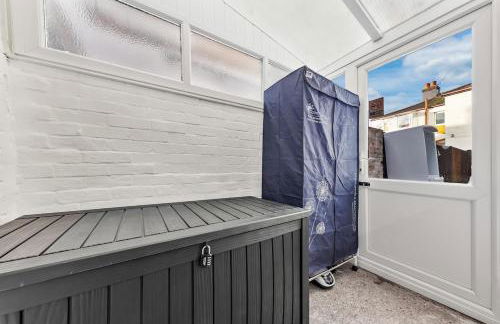 Spacious 3 beds home Close to Southampton GENERAL HOSPITAL - sleep 9 - Free Parking - Pool table - 2 Large TVs - Foto 31