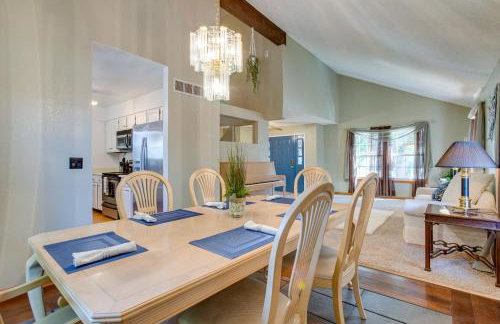 Spacious Aurora Retreat w/ Game Room + Hot Tub! - Foto 5