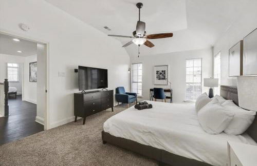 Luxury Home w Hot Tub near DFW Airport - Photo 19