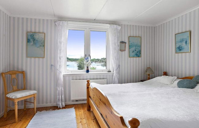 Seaside Cottage With Balcony and Grill - Photo 4