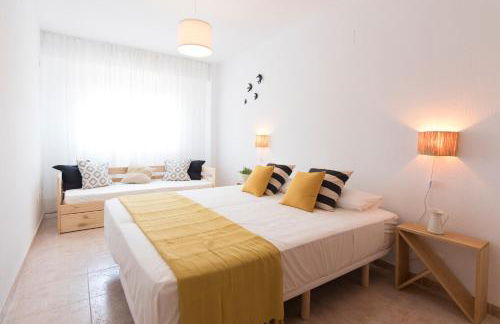 Beach Paradise Flat in Denia Centre w/ Large Pool - Foto 3