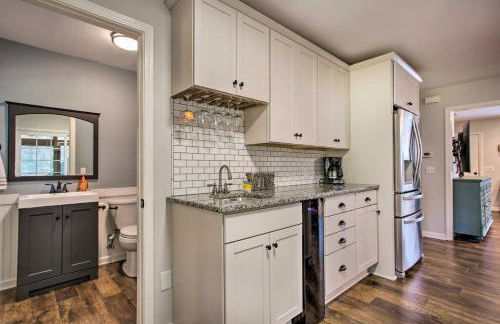 Modern Home with Yard and Deck, 1 Mi to Clemson U! - Foto 10