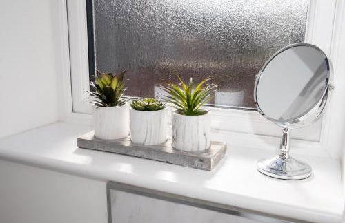 Lovely 2-bedroom Seaside Retreat with Free Parking - Foto 10