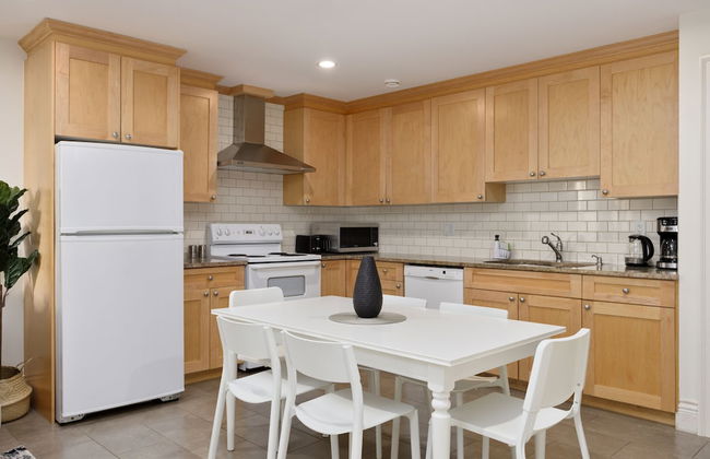 Cozy 2BR BSMT Suite Near Grouse Mt. and Edgemont. - Photo 10