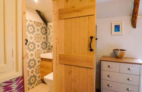 Upper Cottage - Photo 30