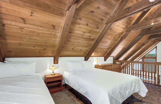 Boondock Bliss - Lakefront, Private Dock Sleeps 15! - Photo 3