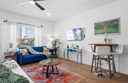 Stylish Top-Floor Gem with King Bed & City Ocean Views - Foto 24