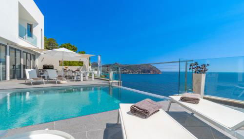 Can Ema, villa moderna con piscina frente al mar - Foto 3, sunbed