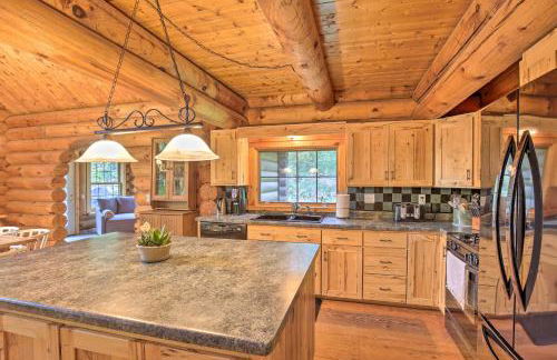 Splendid Family Cabin with Hot Tub and Grill! - Foto 12