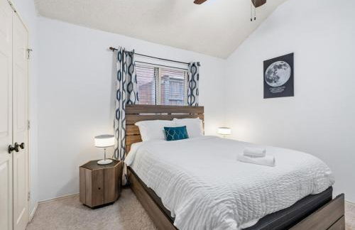 The Blue Door Oasis 4BR 2 BATH with 6 Beds Frisco with Arcade, Games, Office - Foto 13