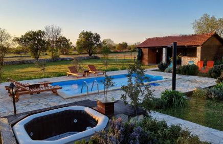 Villa Stone Medal - Photo 13