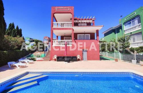 Magnifica Villa privada , 4 dormitorios, 2 baños, piscina, barbacoa, Wifi - ES-389-31 - Foto 2