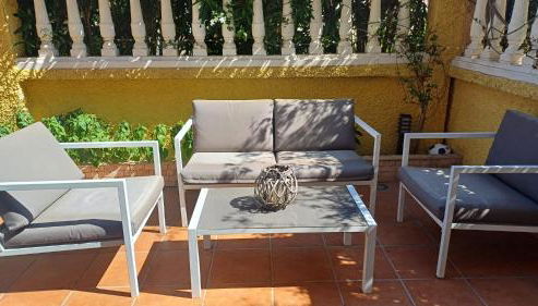 Adosado/casa con terraza y buhardilla. Playa El Perelló - Foto 3