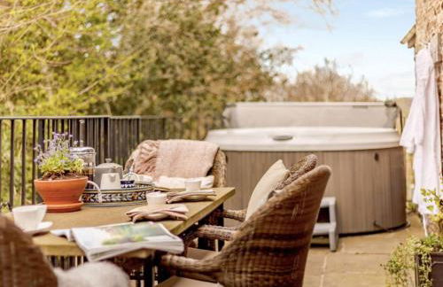 Hot Tub, Stream-Side Garden, Mountain Views, 17thC - Photo 24