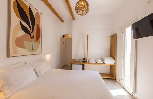 Parosquare Central Suites - Photo 16