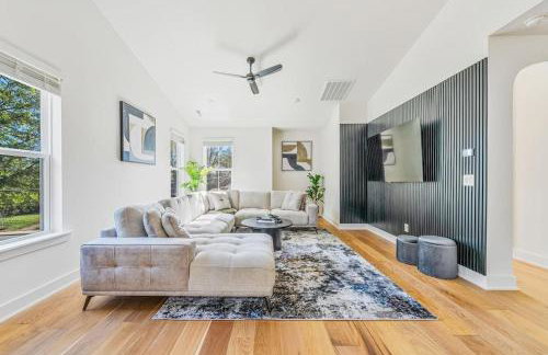 Modern 4BR Retreat in Uptown! - Foto 8