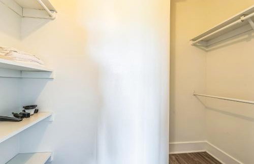 Legacy at Imperial Village 704 I 1 Bed 1 Bath - Foto 16