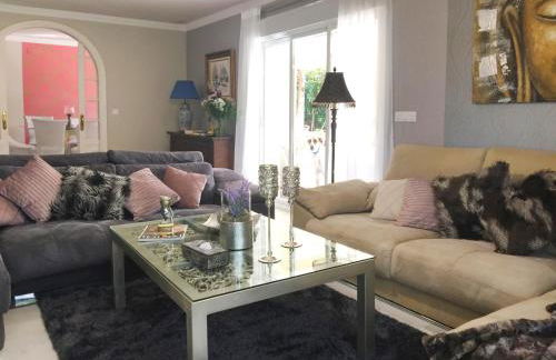 Villa de Lujo con Jardines y Piscina - Foto 9