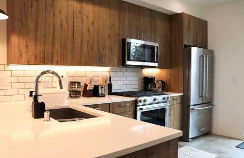 Entire Stunning Townhouse 3br/2.5ba w Parking - Foto 40