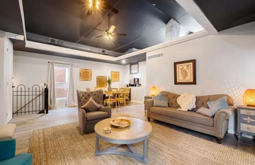 Spacious retreat w private backyard near downtown - Foto 17