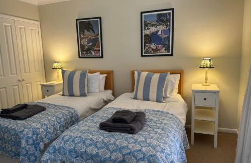 Seaview House, lovely ground floor flat with garden, minutes walk to beach - Photo 2