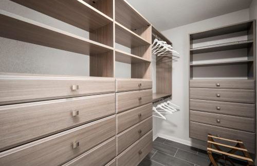 Upscale 4BR Cypress Home w Pool, Hot Tub, Theater, Sleeps 20 - Foto 8