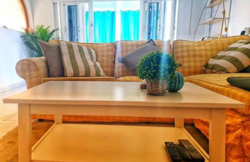 The perfect place to relax Bedroom with hot tub, beautiful tropical garden area. Bbq and big open spaces through all the house.It is located in a quiet place, but still 5 min away from the touristic Puerto Rico and walking distance from the beach - Foto 13