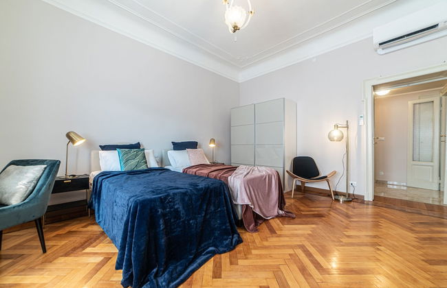 JOIVY Sophisticated Flat W/ Desk - Foto 16